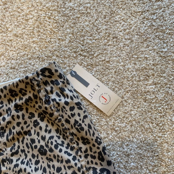 Jolt skirt in cheetah print size 29/9 juniors - Picture 4 of 4